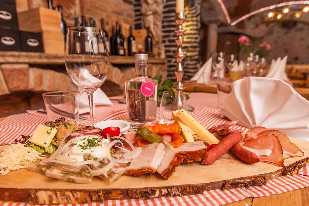 Hotel Rosis Sonnbergstuben 4*